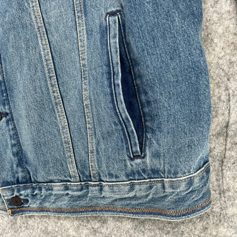 Levi's Trucker Denim Jacket Men XL Blue Relaxed Fit Embroidered Logo A5782-0080